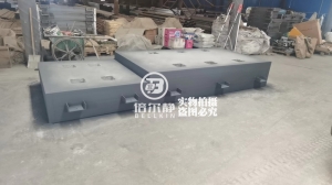 發(fā)往蘭州的重達(dá)10噸的減振臺(tái)座準(zhǔn)備就緒。